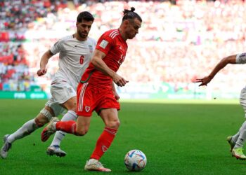 Irán se impone a Gales (2-0)