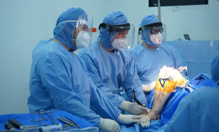 Una joven italiana que tenía un tumor de 70 kilos en el abdomen fue operada con éxito. Foto: El País.