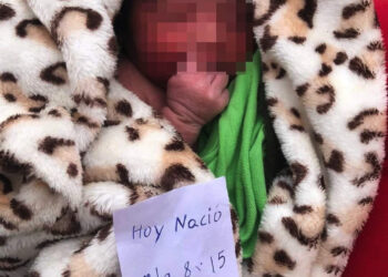 Se llama Juan, nació a las 08.15 y a los pocos minutos fue abandonado por su madre