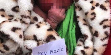 Se llama Juan, nació a las 08.15 y a los pocos minutos fue abandonado por su madre