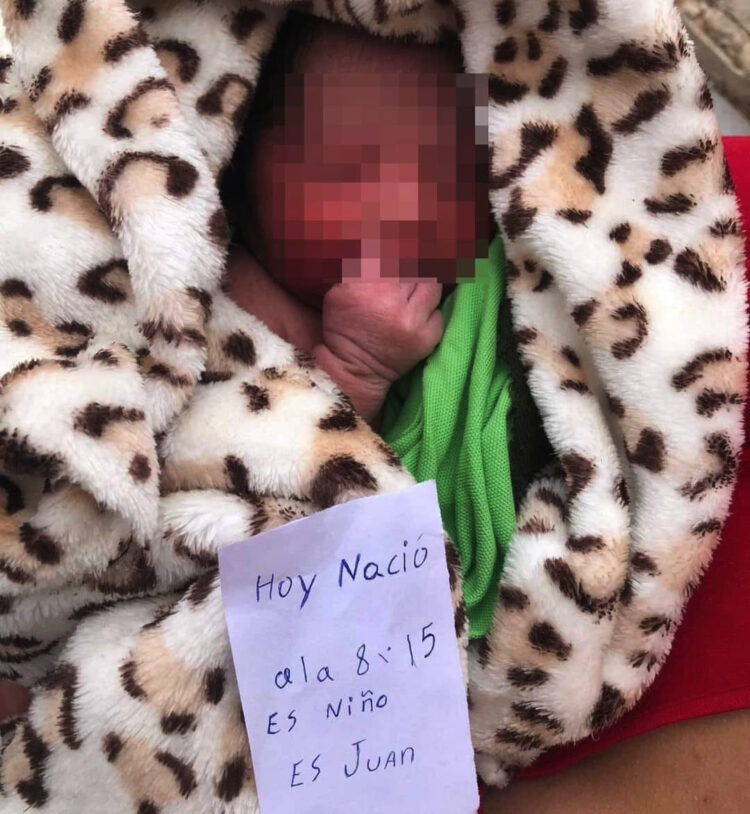 Se llama Juan, nació a las 08.15 y a los pocos minutos fue abandonado por su madre