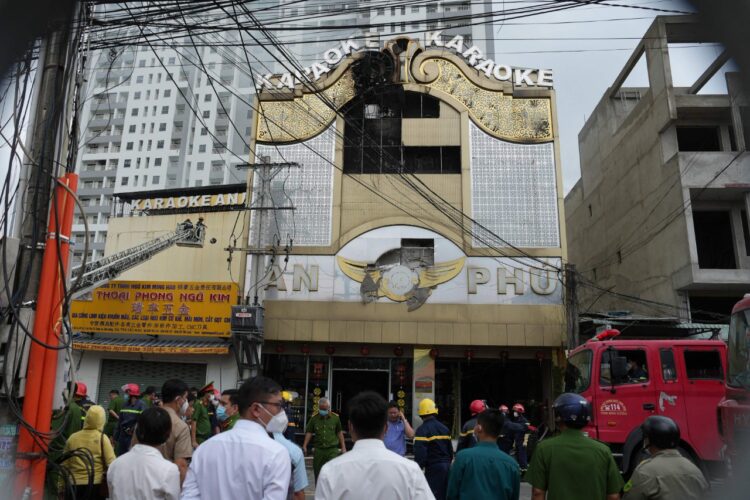 Detenido el dueño de un karaoke en Vietnam tras incendio que dejó 32 muertos