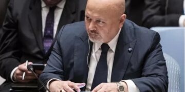 El fiscal jefe del TPI Karim Khan, ha emitido una solicitud para reanudar sus investigaciones.