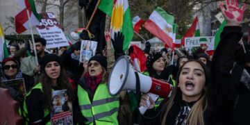 Irán, endurece su tono y bombardea el Kurdistán en el vecino Irak, refugio de una virulenta oposición kurda iraní.