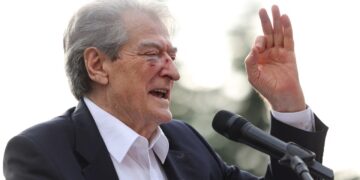 Berisha recibió un puñetazo y acusa al primer ministro Rama.