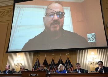 Líder de la milicia Oath Keepers es declarado culpable de sedición.