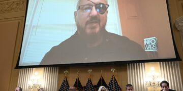 Líder de la milicia Oath Keepers es declarado culpable de sedición.