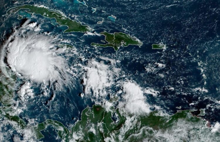 Imagen satelital de Lisa, que llega como tormenta a Belice y Centroamérica. Foto: AFP.