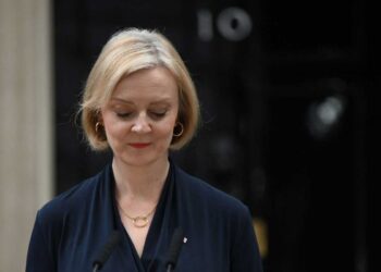 liz_truss_pronuncia_discurso_dimisión .jpg