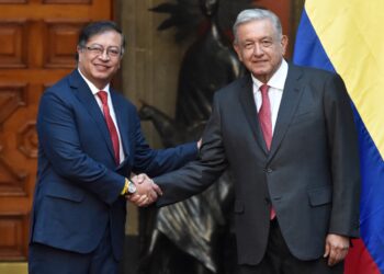 Obrador recibe a Petro por la suspendida cumbre de la Alianza del Pacífico.