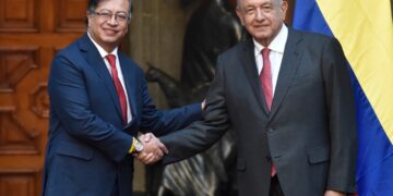 Obrador recibe a Petro por la suspendida cumbre de la Alianza del Pacífico.
