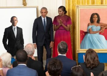 Los Obama develan sus retratos en la Casa Blanca.