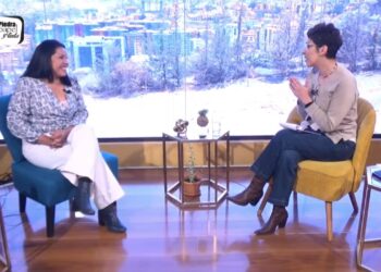 La artista Lorudes Montero, en la entrevista de Piedra, Papel y Tinta, con la directora de La Razón, Claudia Benavente. Captura: La Razón.