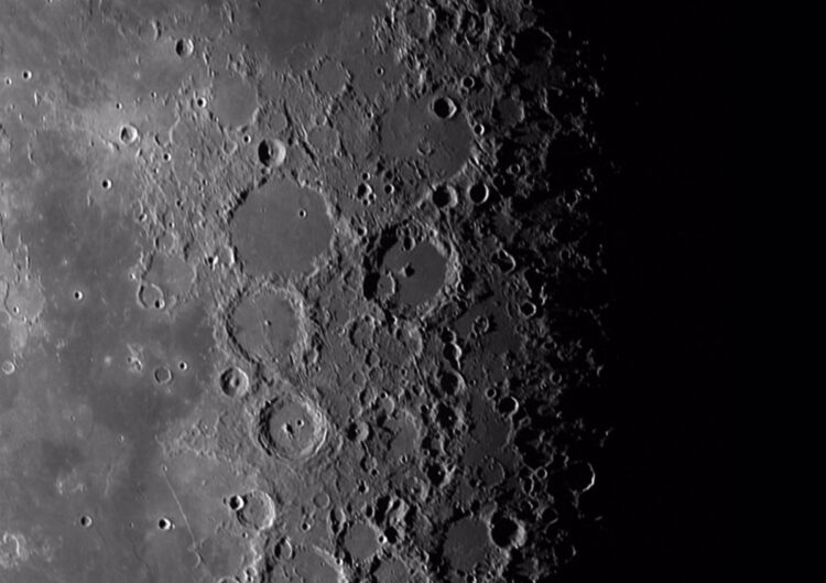 La misión Lucy fotografía grandes extensiones de la superficie lunar. Foto: NASA.