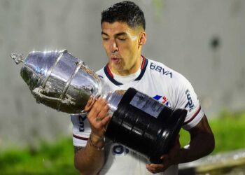 luis_suarez_lleva_a_nacional_a_coronarse_campeon.jpg