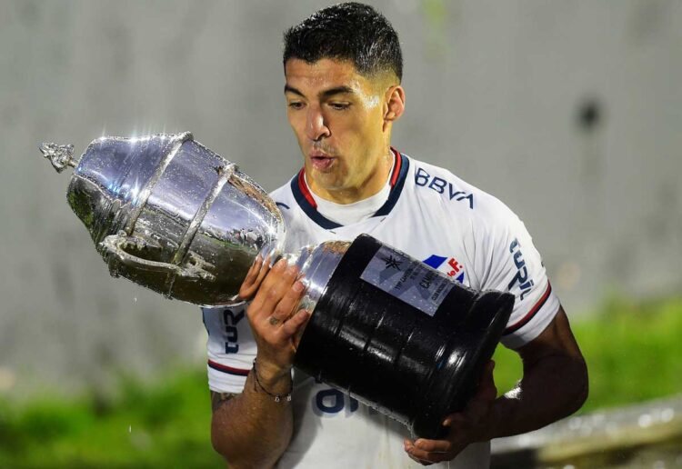 luis_suarez_lleva_a_nacional_a_coronarse_campeon.jpg