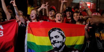Lula se impone a Bolsonaro por un estrecho margen con un 95,96 por ciento escrutado