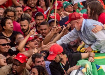 Lula apela al voto de quienes Bolsonaro llamó ‘analfabetos’: ‘Es una cuestión de honor’