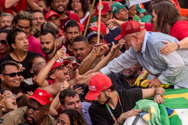 Lula apela al voto de quienes Bolsonaro llamó ‘analfabetos’: ‘Es una cuestión de honor’