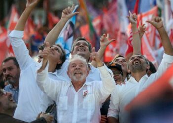 Brasil llega a las urnas con Lula como favorito para vencer a Bolsonaro
