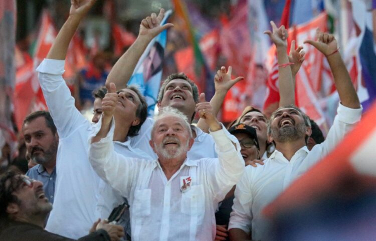Brasil llega a las urnas con Lula como favorito para vencer a Bolsonaro