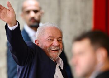 El presidente electo de Brasil, Lula da Silva se realizó este domingo una laringoscopia, con resultado 'dentro de la normalidad'. Foto: AFP.