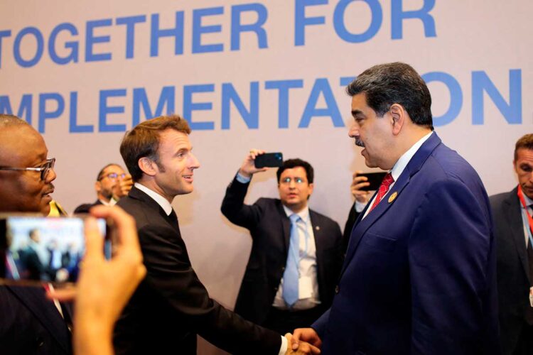 Delegados de Maduro buscan acuerdo para desbloquear fondos.