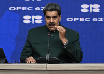 Maduro insiste en levantamiento de sanciones para celebrar las elecciones.