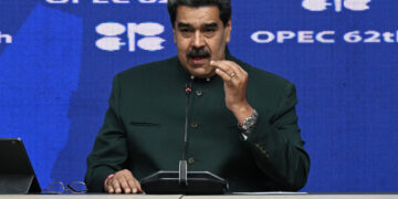 Maduro insiste en levantamiento de sanciones para celebrar las elecciones.