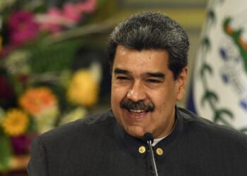 El presidente venezolano Nicol{as Maduro, firmó un acuerdo con la oposición para liberar fondos bloqueados por sanciones. Foto: AFP.
