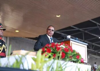 La Policía ha detenido al hijastro del expresidente Mutharika como parte de una investigación sobre el descubrimiento de una fosa común.