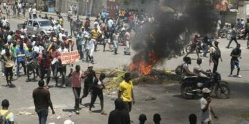 Manifestaciones paralizan Haití tras suspensión de subsidios a combustibles