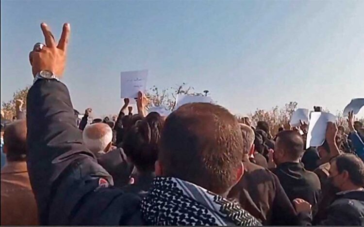 en_iran_fuerzas_de_seguridad_disparan_contra_manifestantes.jpg