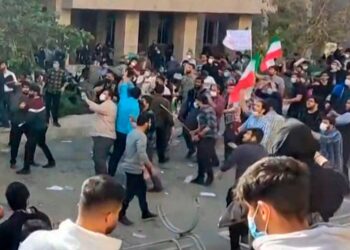 protestas_en_iran_continuan_pese_a_represion.jpg
