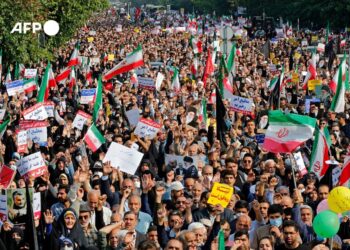 guardia_revolucionaria_de_Iran_avisa_a_la_poblacion.jpg
