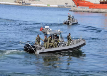 Marina tunecina rescata a 163 migrantes frente a las costas del país