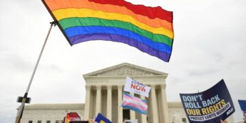 Un proyecto de ley para dar protección federal a matrimonios del mismo sexo avanzó el miércoles en el Senado de Estados Unidos.