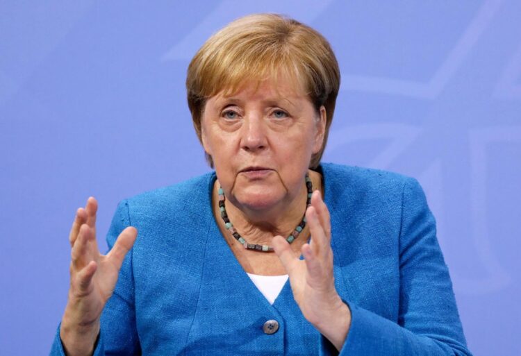Merkel pide no tratar ‘como un mero farol’ las amenazas de Rusia
