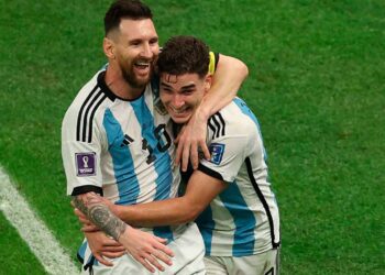 messi_alvarez.jpg