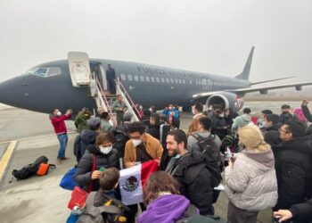 México prevé crear aerolínea comercial manejada por militares