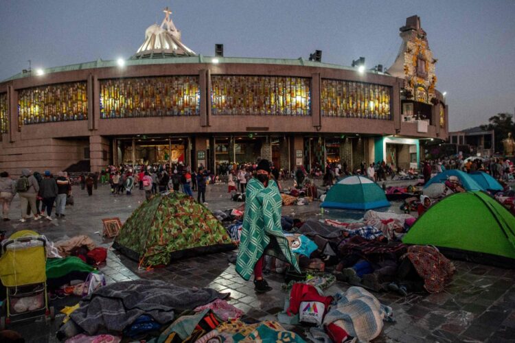 La peregrinación a la Basílica por el Día de la Virgen de Guadalupe fue masiva. Foto: AFP