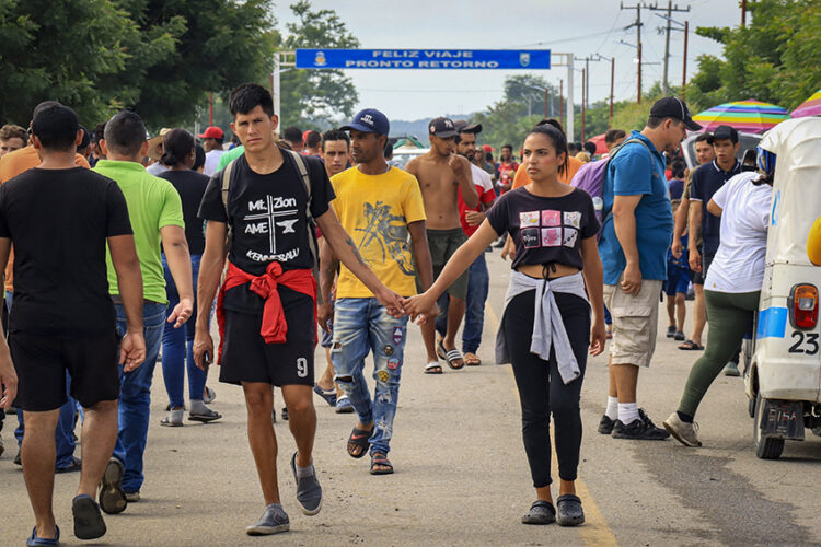 México anuncia el fin del programa para migrantes ‘Quédate en México’