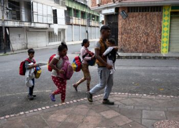 Olvidar el miedo: el peligroso viaje a pie de migrantes sin visa hacia el Darién y EEUU