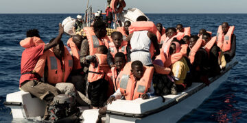 Italia asignó un puerto en Sicilia para verificar el estado de salud de 179 migrantes.