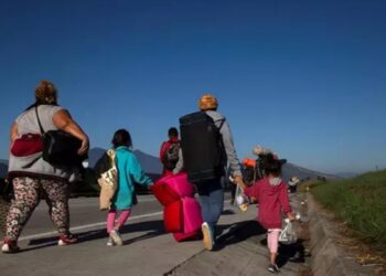 Al menos 368 migrantes indocumentados han sido rescatados cerca de la capital del estado mexicano de Chiapas, después de ser abandonados.