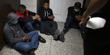 Detienen a 156 migrantes indocumentados en dos operativos en México