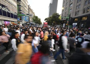 Aunque matemáticamente se producen alimentos para 8 mil millones de personas, '800 millones, una de cada diez, sufren una malnutrición crónica', dice el experto Joel Cohen. Foto: El Periódico.