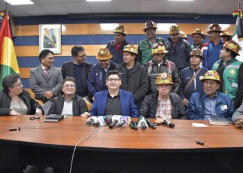 Mineros auríferos y el Gobierno llegan a acuerdos. Foto: Ministerio de Economía