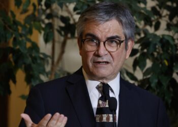 Gobierno rebaja proyección de recaudación de reforma tributaria en Chile
