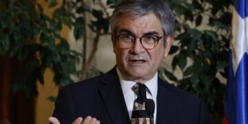 Gobierno rebaja proyección de recaudación de reforma tributaria en Chile